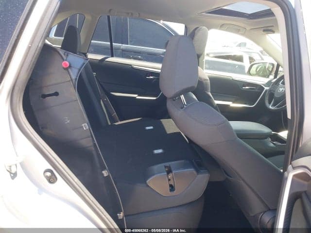2023 TOYOTA RAV4 XLE 8
