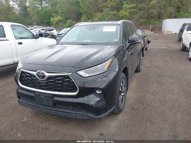 2022 TOYOTA HIGHLANDER XLE 2