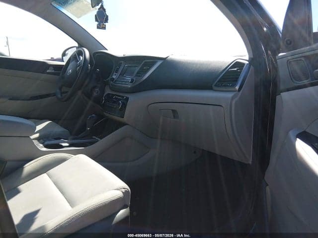 2017 HYUNDAI TUCSON SE 5