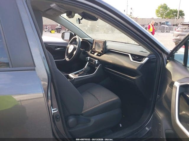 2020 TOYOTA RAV4 XLE 5