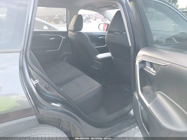 2020 TOYOTA RAV4 XLE 8
