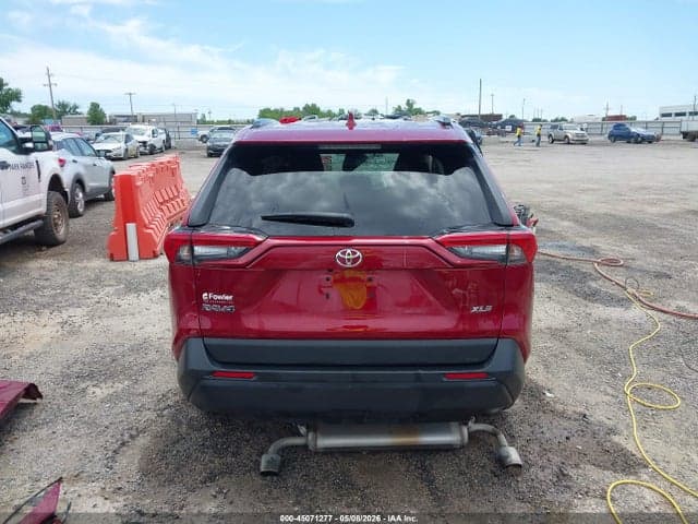 2020 TOYOTA RAV4 XLE 17