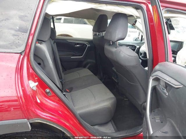 2020 TOYOTA RAV4 XLE 8