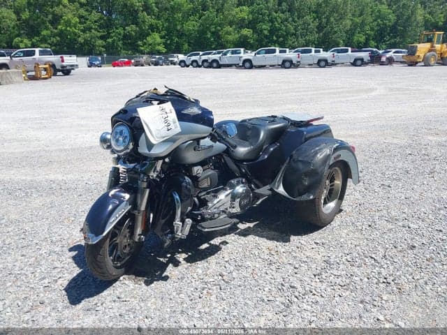 2019 HARLEY-DAVIDSON FLHTCUTG 2