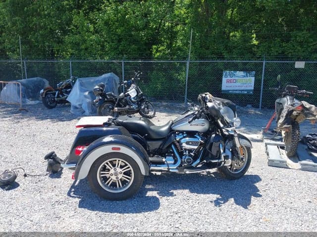 2019 HARLEY-DAVIDSON FLHTCUTG 13