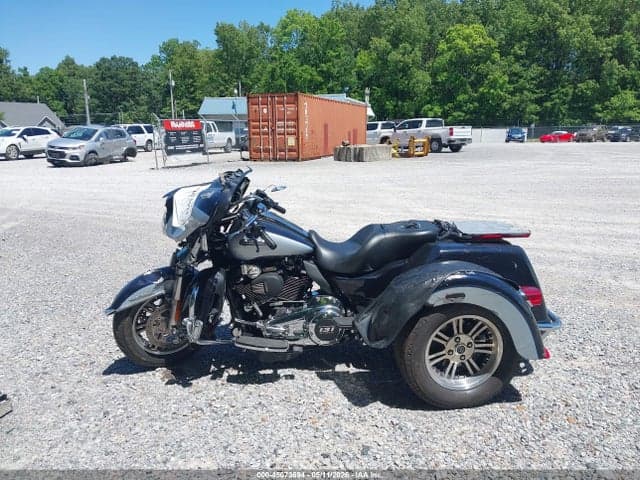 2019 HARLEY-DAVIDSON FLHTCUTG 14