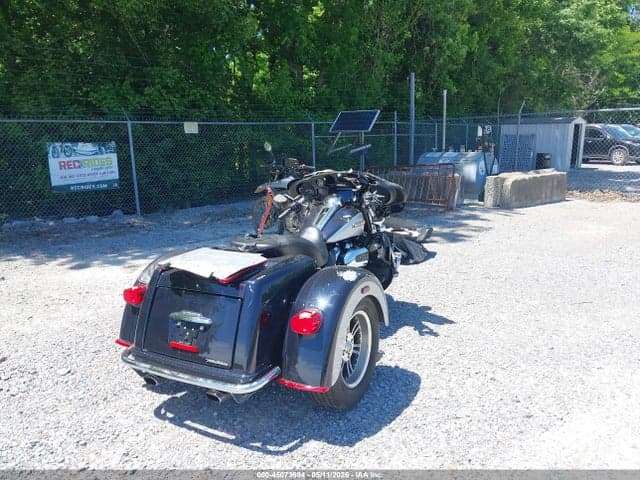 2019 HARLEY-DAVIDSON FLHTCUTG 4