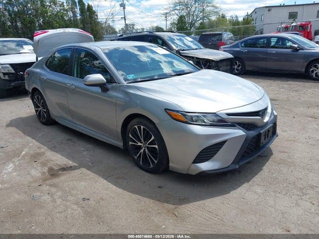 2019 TOYOTA CAMRY SE 1