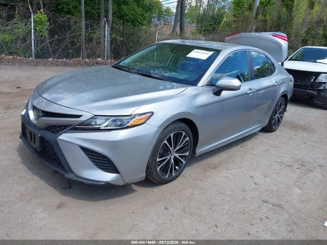 2019 TOYOTA CAMRY SE 2