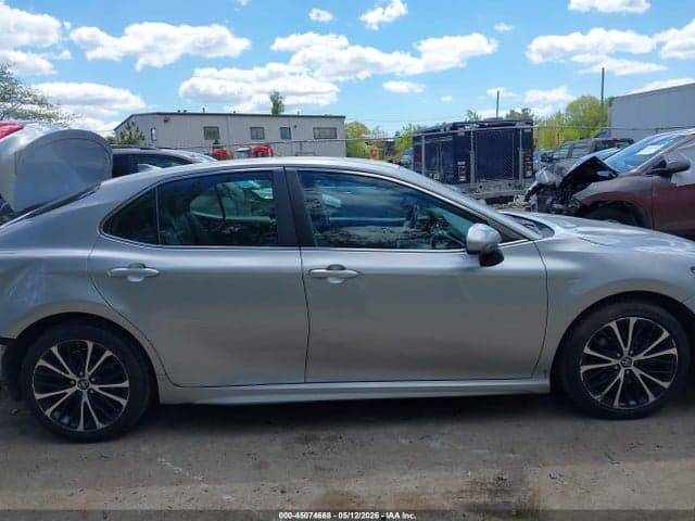 2019 TOYOTA CAMRY SE 14