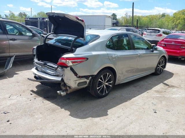 2019 TOYOTA CAMRY SE 4