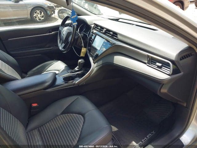 2019 TOYOTA CAMRY SE 5