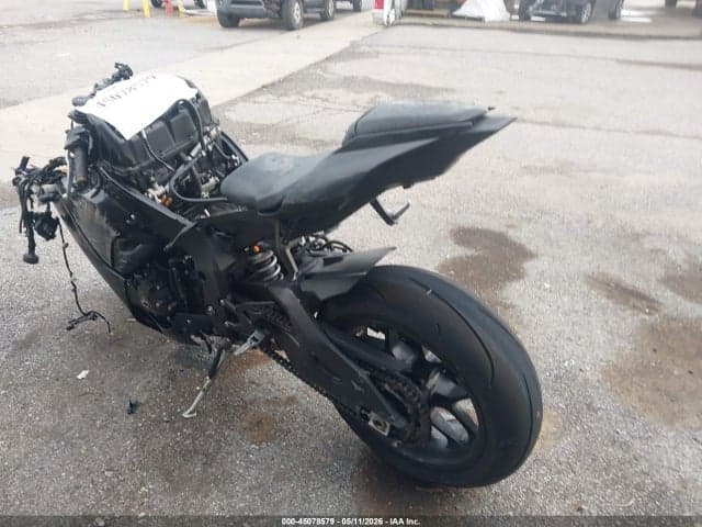 2021 YAMAHA YZFR1 3