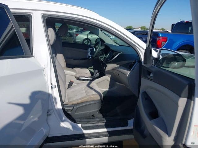 2017 HYUNDAI TUCSON SE 5
