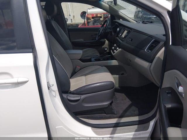 2017 KIA SEDONA LX 5