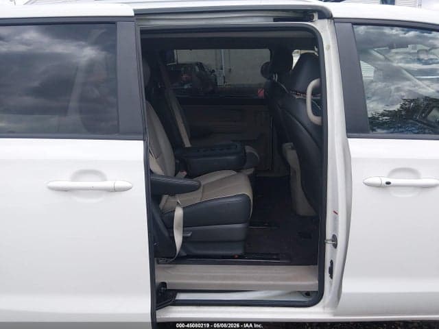 2017 KIA SEDONA LX 8