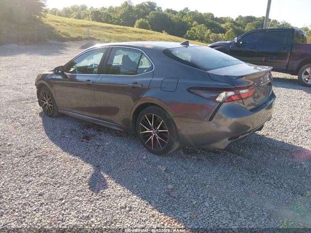 2021 TOYOTA CAMRY SE 3