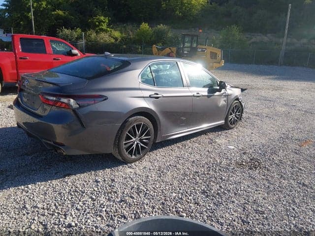 2021 TOYOTA CAMRY SE 4