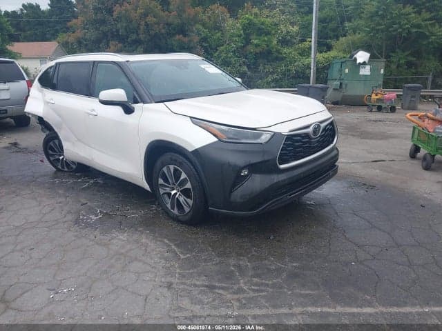 2021 TOYOTA HIGHLANDER XLE 1