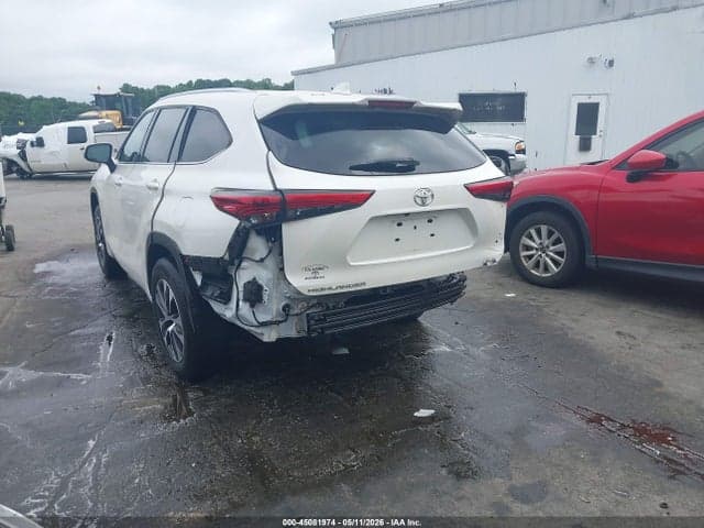 2021 TOYOTA HIGHLANDER XLE 3