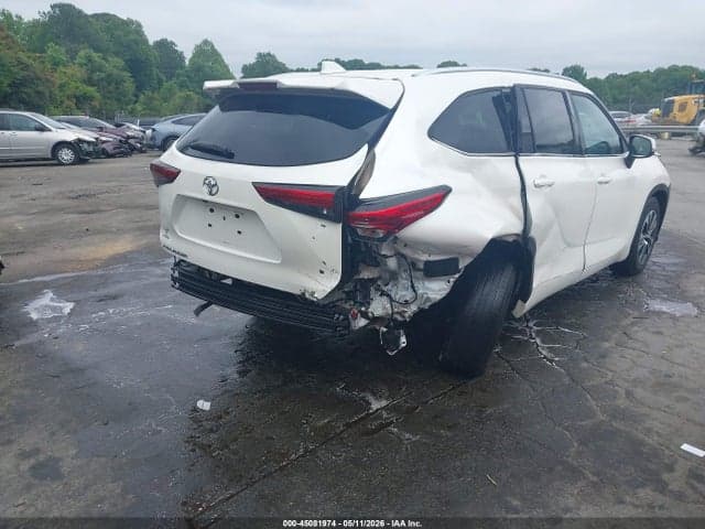 2021 TOYOTA HIGHLANDER XLE 4