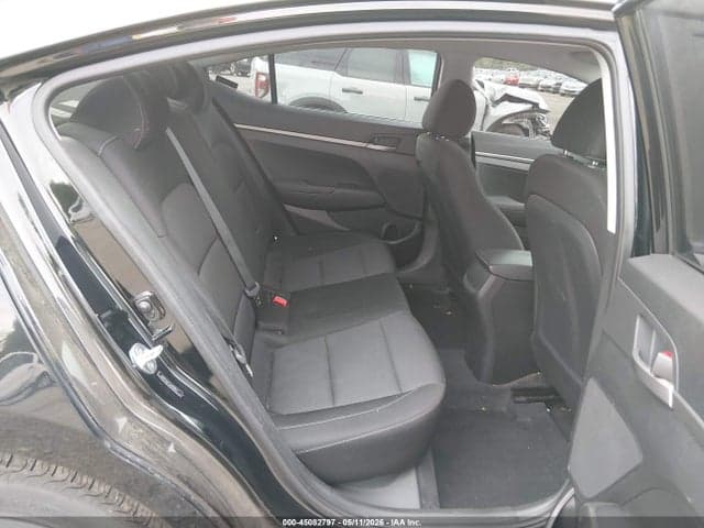 2018 HYUNDAI ELANTRA SE 8