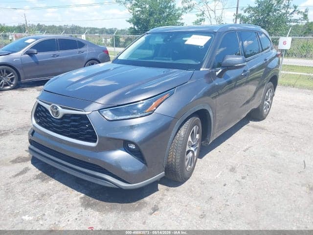 2021 TOYOTA HIGHLANDER XLE 2