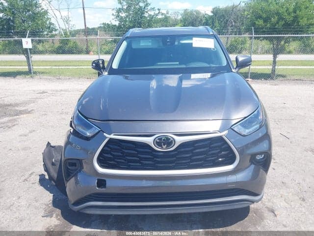 2021 TOYOTA HIGHLANDER XLE 12