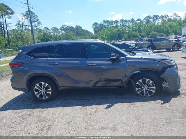 2021 TOYOTA HIGHLANDER XLE 13