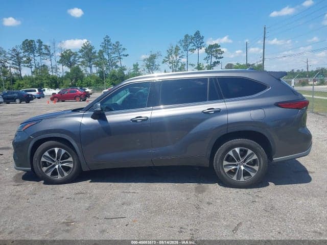 2021 TOYOTA HIGHLANDER XLE 14