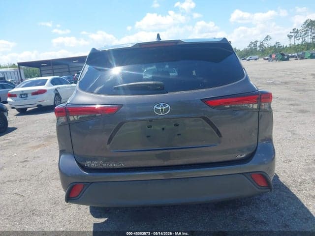 2021 TOYOTA HIGHLANDER XLE 16
