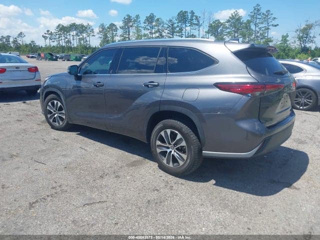 2021 TOYOTA HIGHLANDER XLE 3