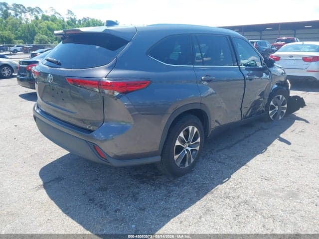 2021 TOYOTA HIGHLANDER XLE 4