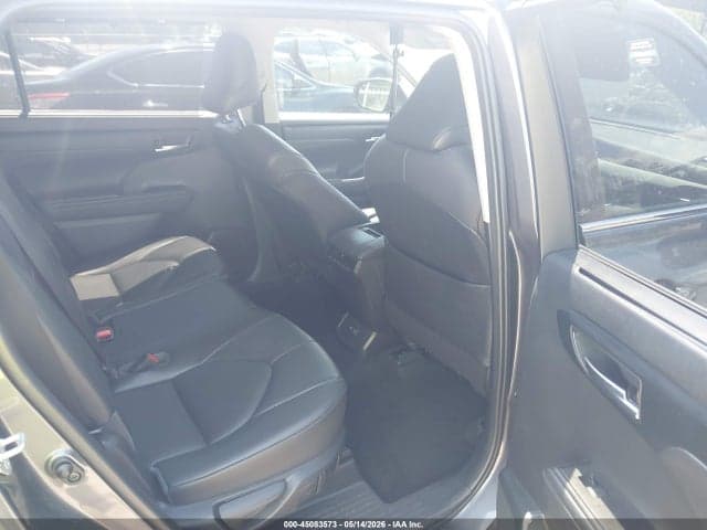2021 TOYOTA HIGHLANDER XLE 8