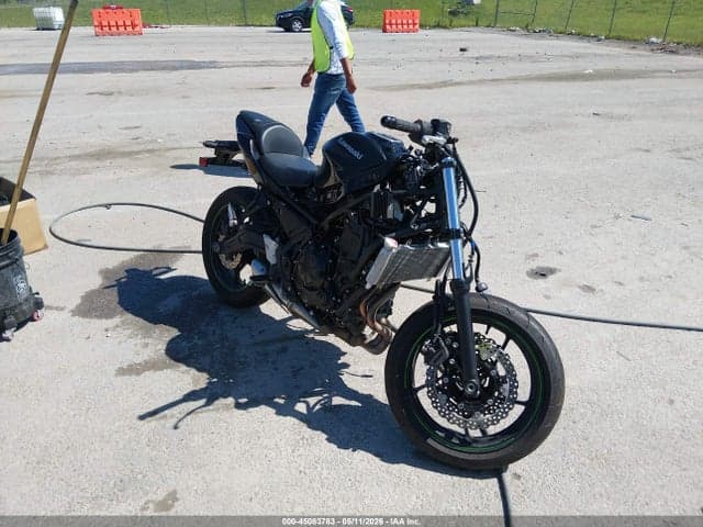 2025 KAWASAKI EX650 R - 1