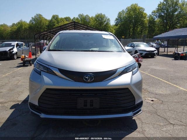 2022 TOYOTA SIENNA LE 12