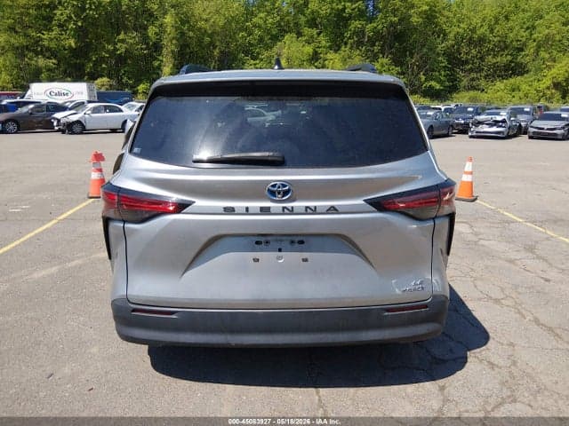 2022 TOYOTA SIENNA LE 16