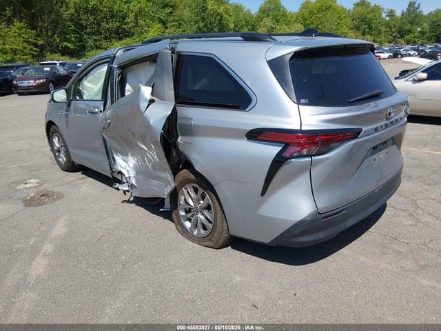 2022 TOYOTA SIENNA LE 3