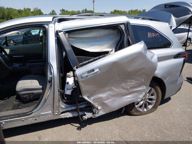 2022 TOYOTA SIENNA LE 6