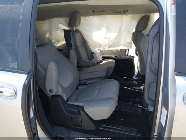 2022 TOYOTA SIENNA LE 8