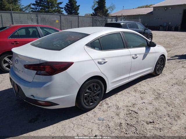 2020 HYUNDAI ELANTRA SE 4