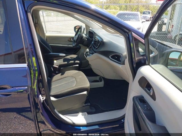2020 CHRYSLER VOYAGER LX 5
