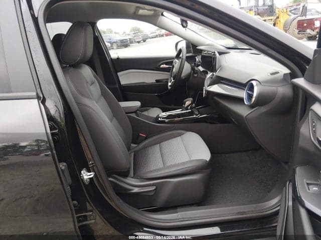2025 CHEVROLET TRAX FWD LT 5