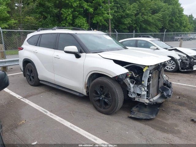 2021 TOYOTA HIGHLANDER XLE 1