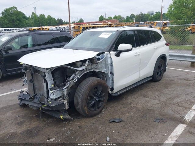 2021 TOYOTA HIGHLANDER XLE 2