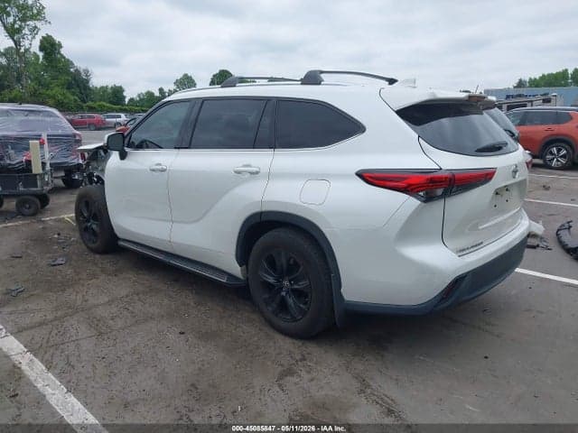 2021 TOYOTA HIGHLANDER XLE 3