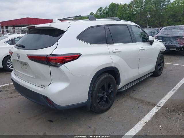 2021 TOYOTA HIGHLANDER XLE 4