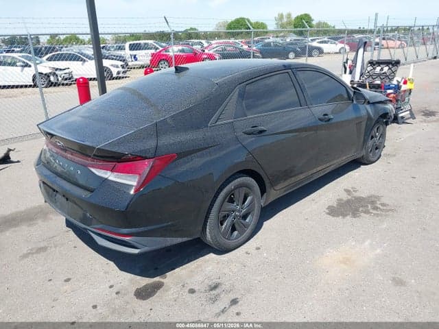 2021 HYUNDAI ELANTRA SEL 4