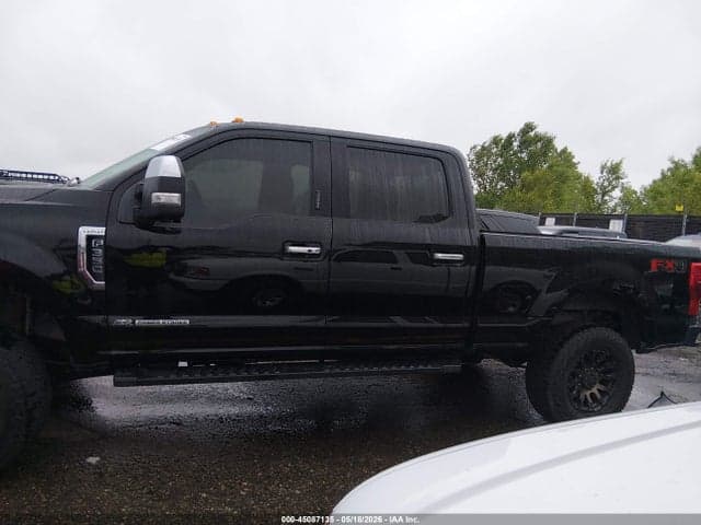2017 FORD F-350 LARIAT 16