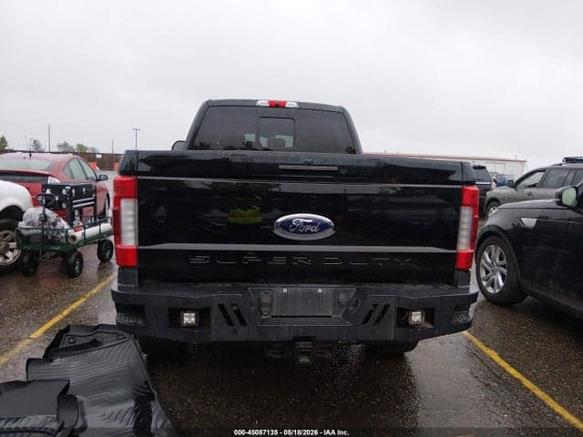 2017 FORD F-350 LARIAT 17